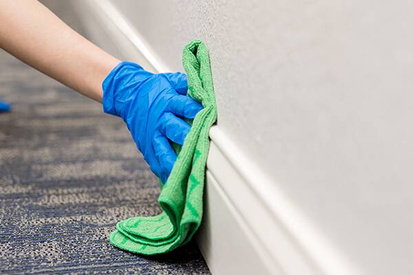 professional giving an office deep cleaning services